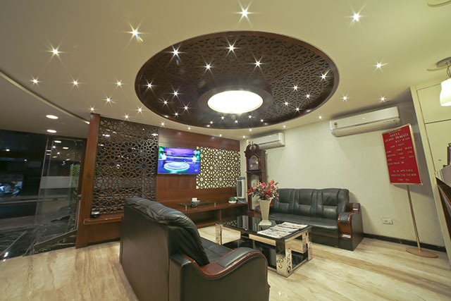 hotels near Textile Market Surat